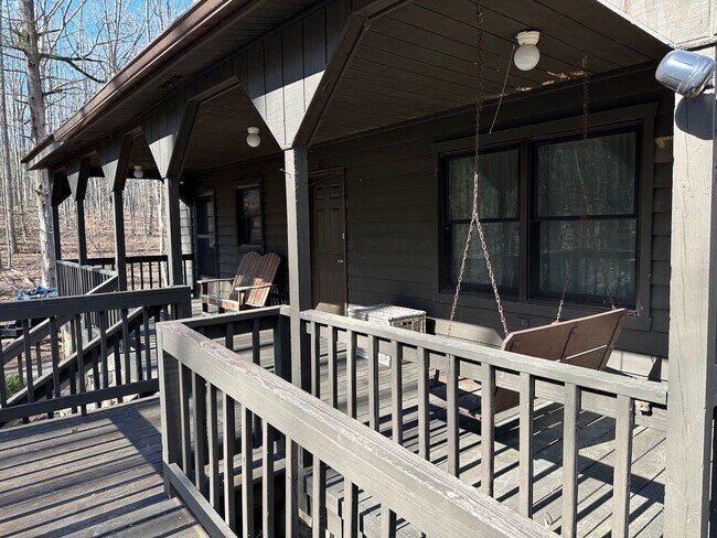 Building Photo - Cozy 2-Bedroom home with plenty of privacy!
