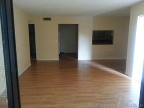 Building Photo - 714 Sunny Pine Way