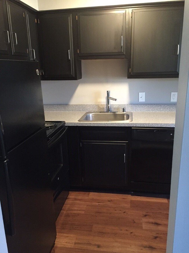 Building Photo - 2035 Altamont Ct