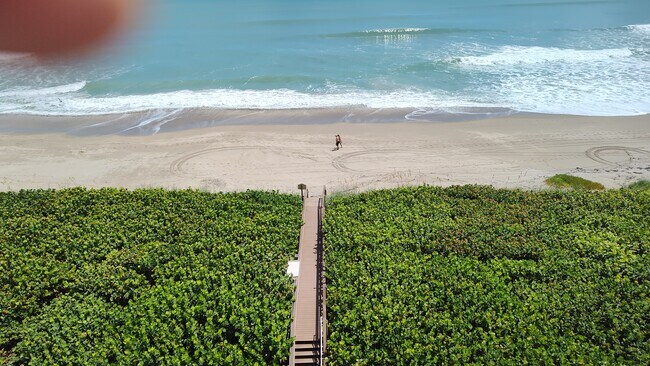Foto del edificio - 9940 S Ocean Dr