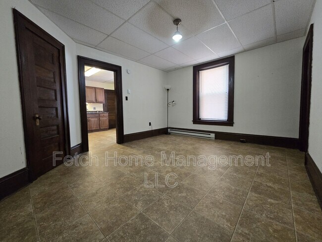 Foto del edificio - 109 E Main St