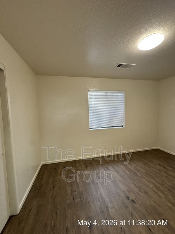 Foto del edificio - 10742 Railroad Ave