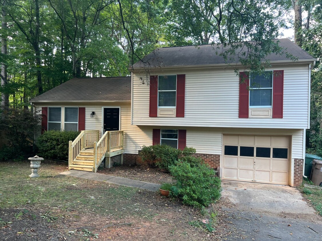 Primary Photo - Split Level 3 Bedroom | 2.5 Bath Home in Cary