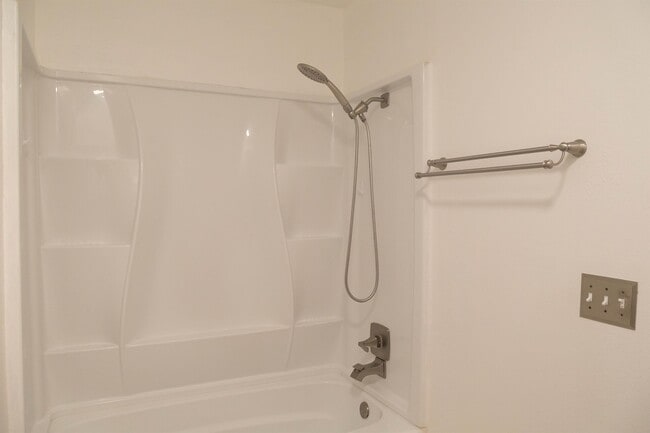 Building Photo - 2208 Clubside Dr