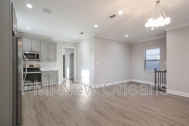 Building Photo - 2230 Bienville St