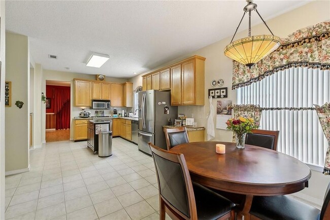 Foto del edificio - 3126 Meadow Lake Dr E