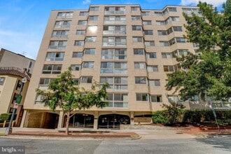 Building Photo - 922 24th St NW