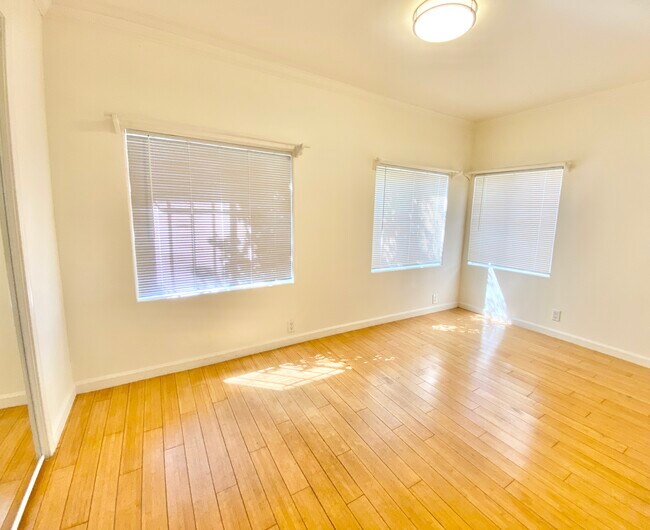 Building Photo - 51 Ozone Ave