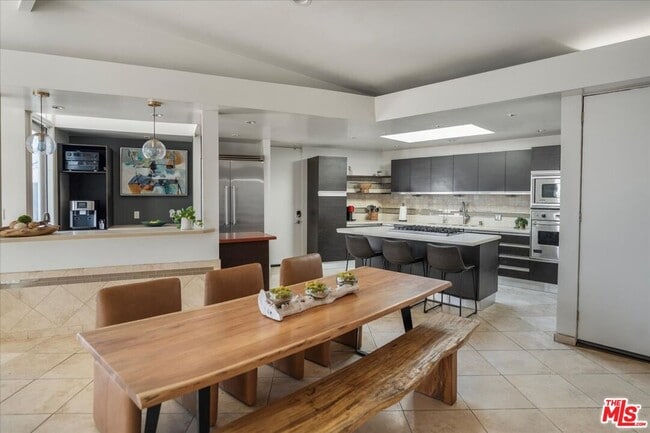 Foto del edificio - 6530 Lakeridge Rd