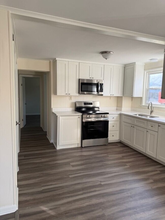 Building Photo - Heart of Surfside East of 17