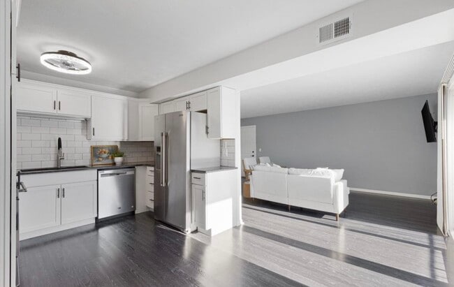 Building Photo - 12727 Woodcrest Plz