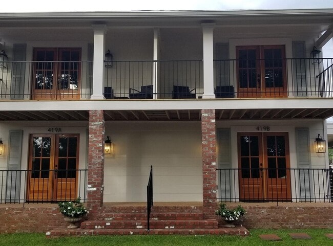 Building Photo - 417 1st St S