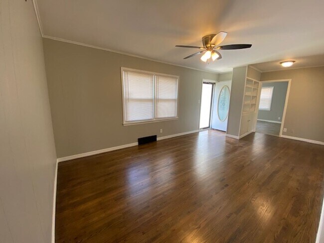 Foto del edificio - 3 Bed, 2 Bath Corner Lot in Tulsa!
