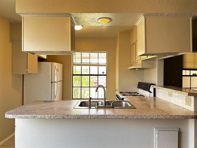 Foto del edificio - 1102 Hickory Grove Dr
