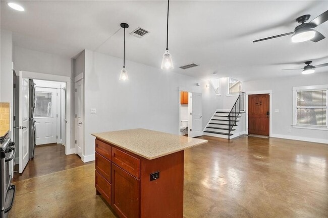Building Photo - 3207 Holton St
