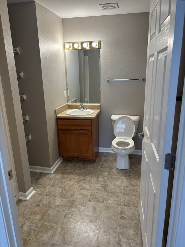 master bath w/ step in shower - Weathered Rock II