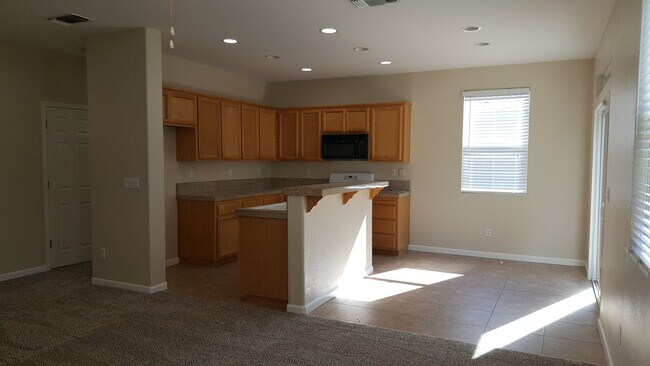 Building Photo - 4 bedroom near Franklin High School