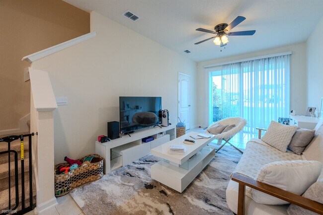 Building Photo - 2 br, 2.5 bath Townhome - 508 Running Wood...