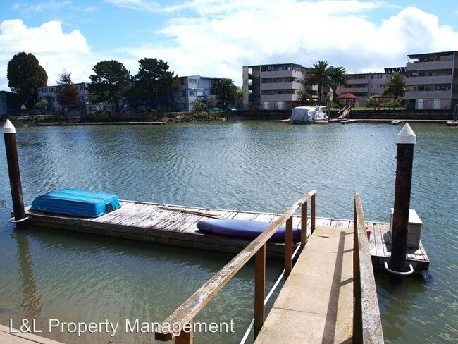 Foto del edificio - 16 Harbor View Ct