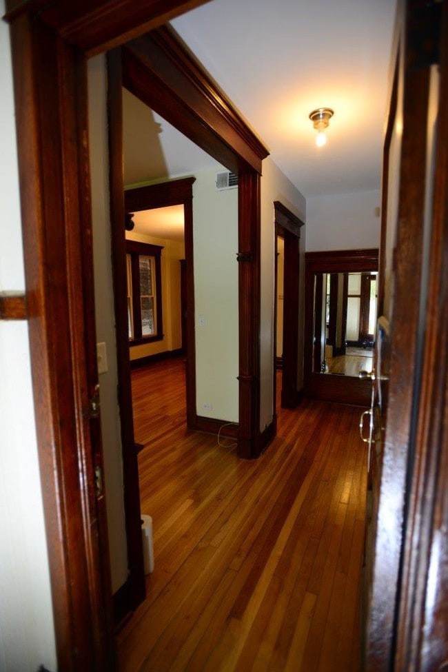 Entry Foyer - 2228 S Marshall Blvd