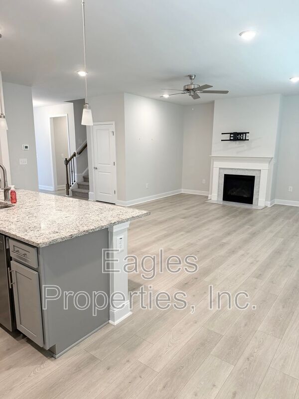 Foto del edificio - 208 Bay Hill Dr