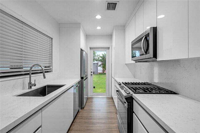 Building Photo - 6495 SW 25th St
