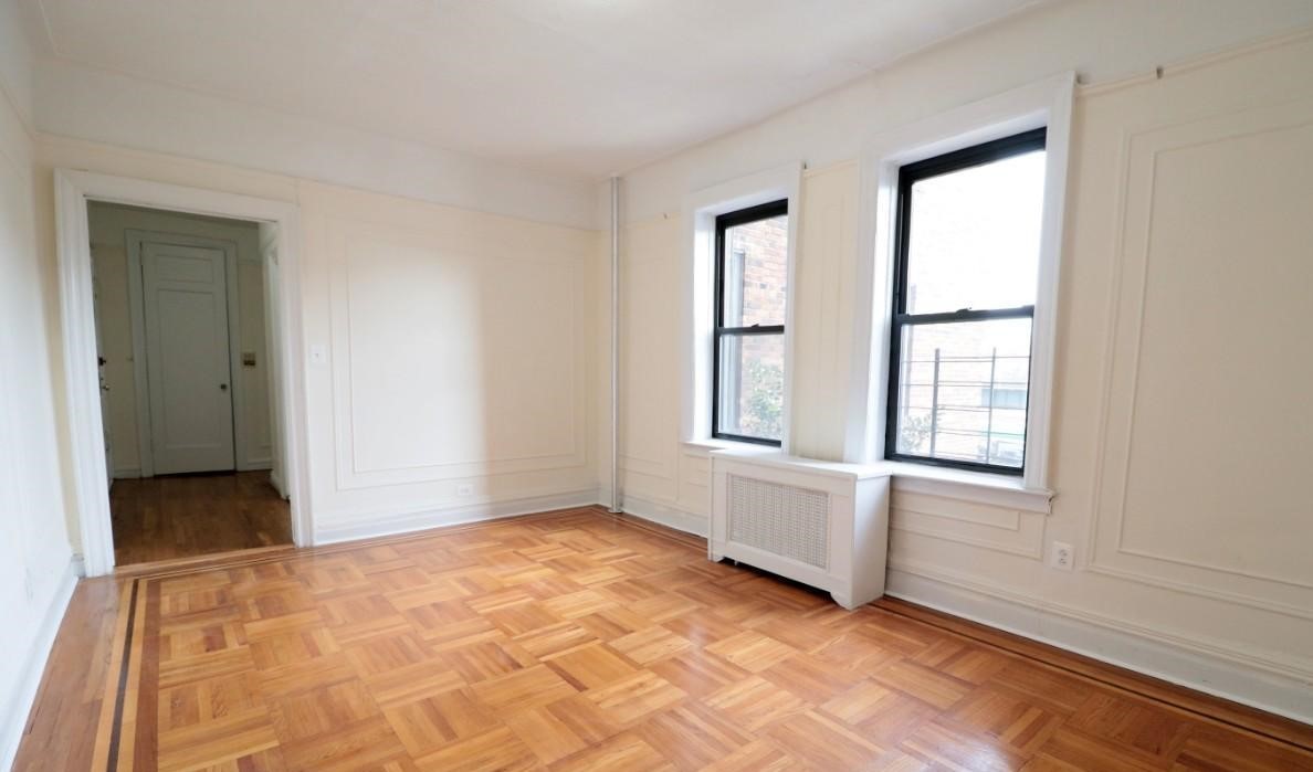 Foto principal - 1845 Hobart Ave