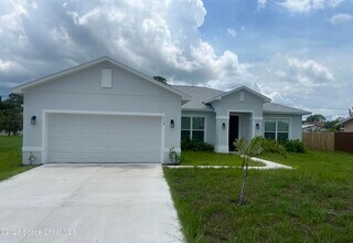 Building Photo - 918 Algardi St SE