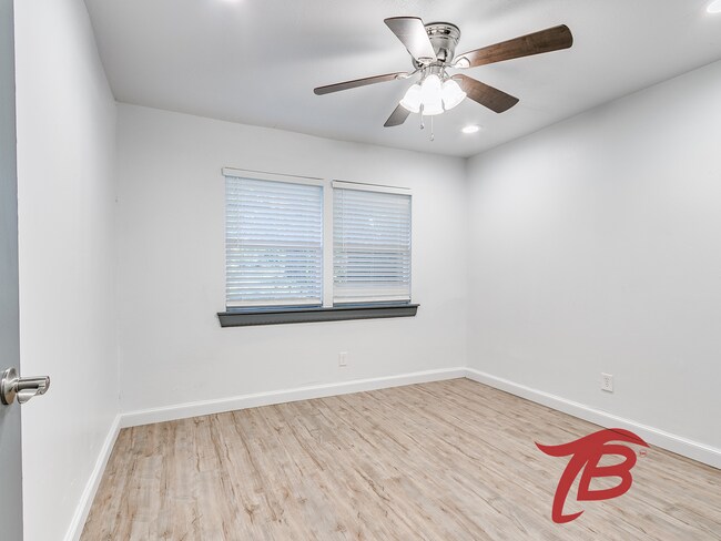 Foto del edificio - 2214 N Florida Ave