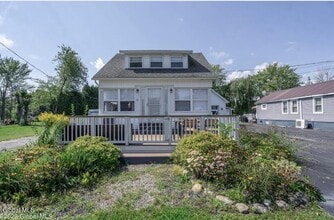 Building Photo - 15 Kozy Ln
