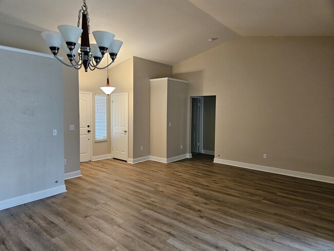 Building Photo - 2348 Country Manor Dr