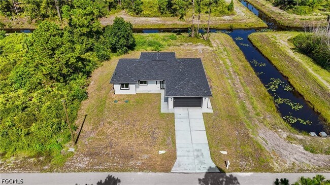 Foto del edificio - 828 Genoa Ave S