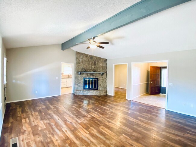 Building Photo - Move-In Ready 3 Bed 2 Bath In Union School...