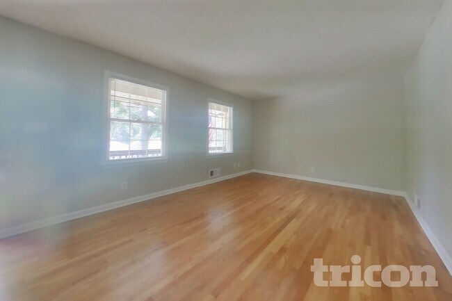 Building Photo - 2301 Cochise Dr