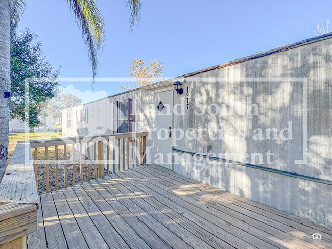 Foto del edificio - 1977 Meadow Oak Cir