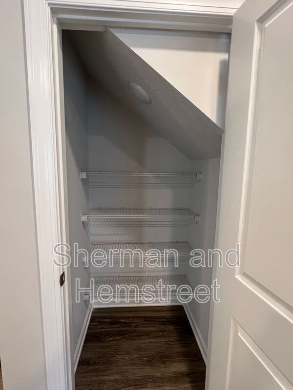 Foto del edificio - 7008 Hummingbird Dr