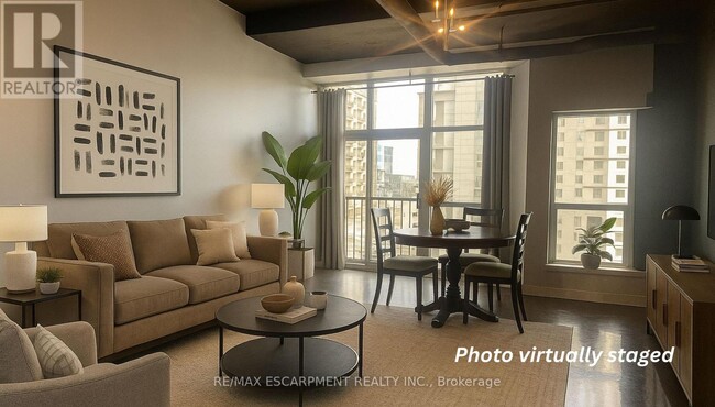 Building Photo - 66 Bay St S