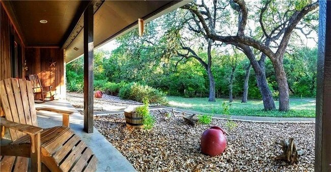 Building Photo - 8100 N Madrone Trail