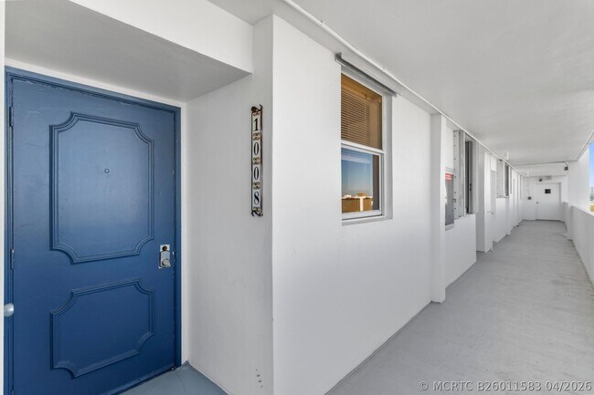 Building Photo - 3100 NE 49th St