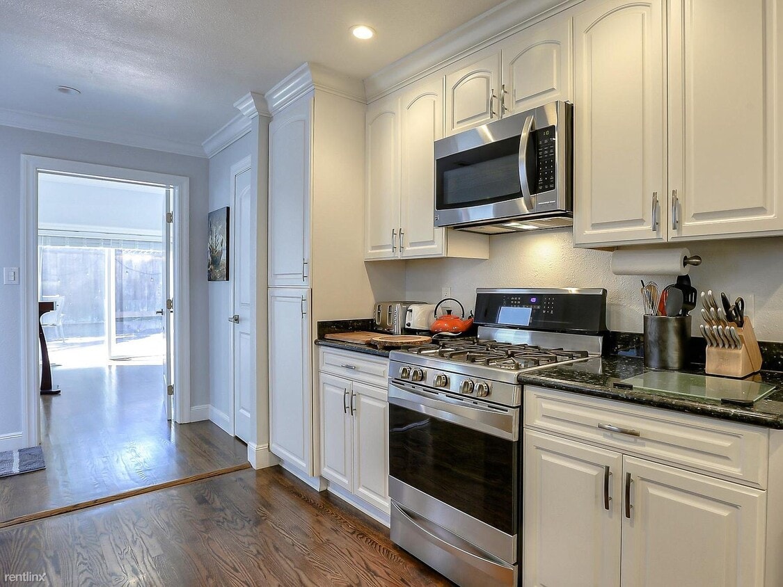 Primary Photo - 165 Linden Ave