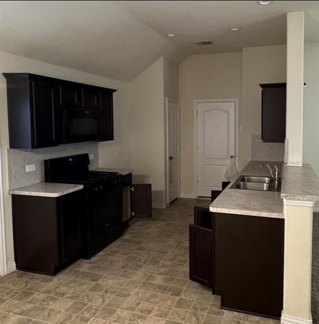 Building Photo - 16823 Wellington Forest Ln