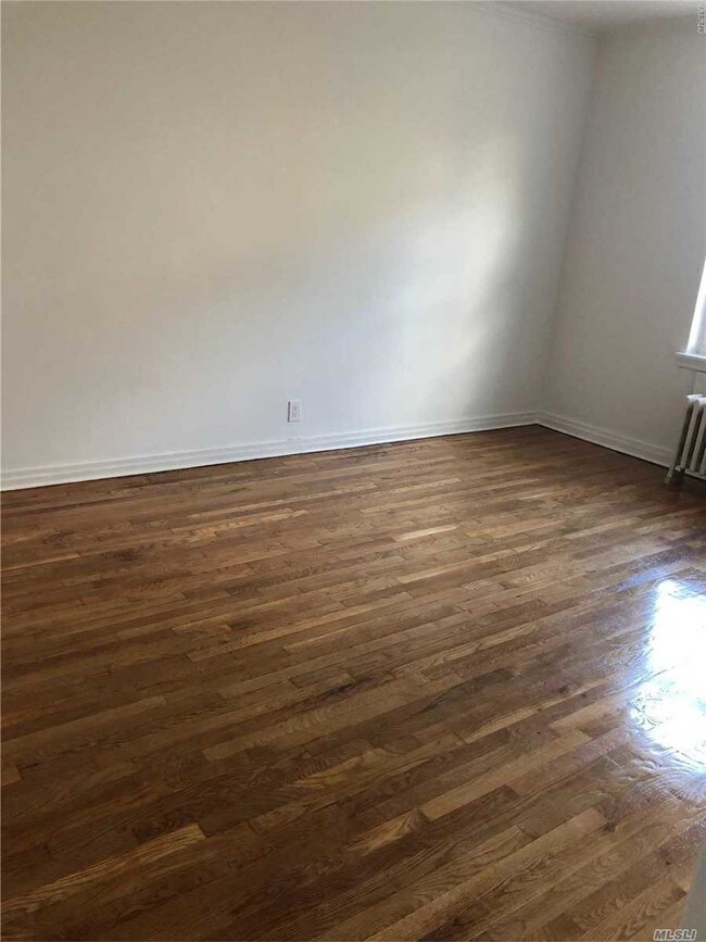 Foto del edificio - 58-45-58-81 81st St