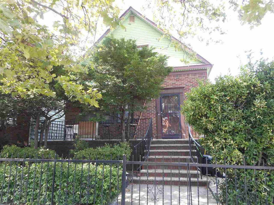 Primary Photo - 419 Stegman Pkwy