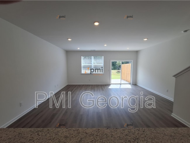 Building Photo - 220 Kenoot Dr