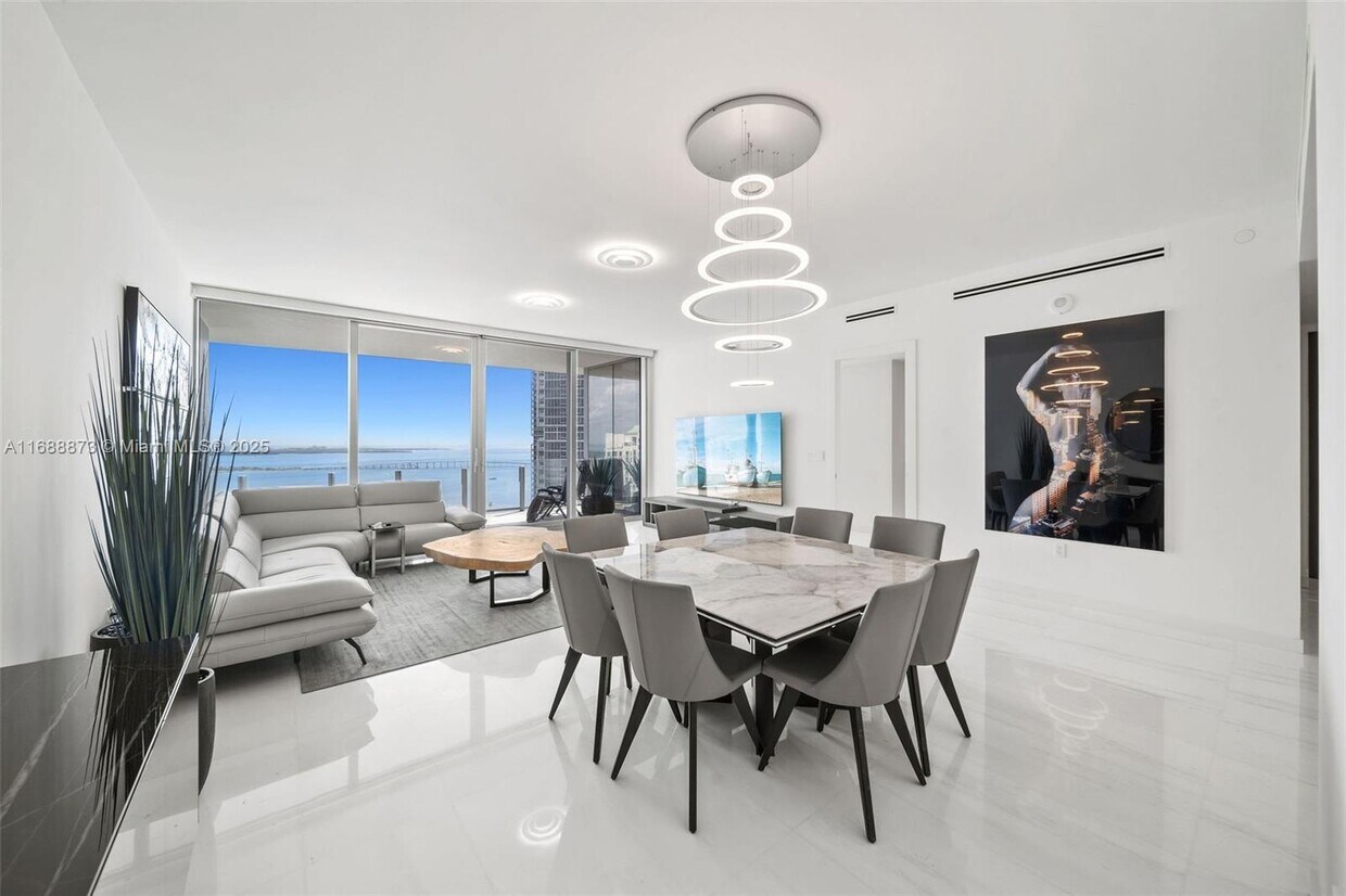 Primary Photo - 300 Biscayne Blvd Way