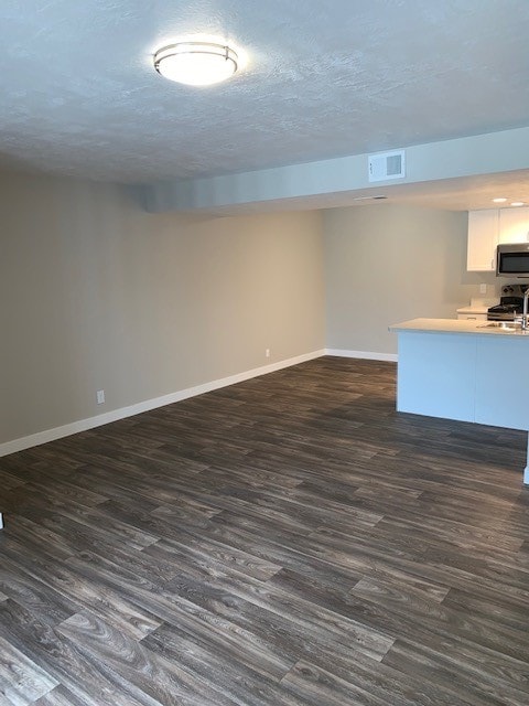 Building Photo - Creekview