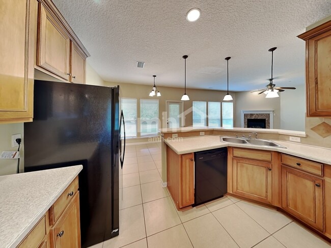 Building Photo - 625 S Tree Garden Dr