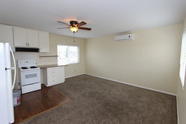 Foto del edificio - Beautiful, upstairs 1 bedroom 1 bathroom u...