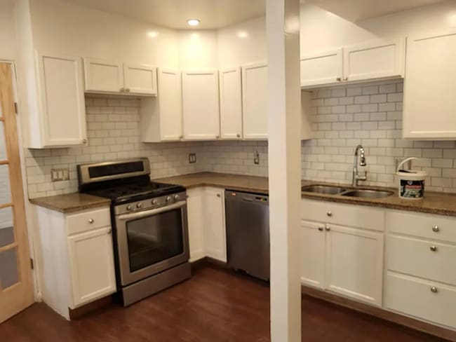 Building Photo - 2640 1/4 S Manhattan Pl