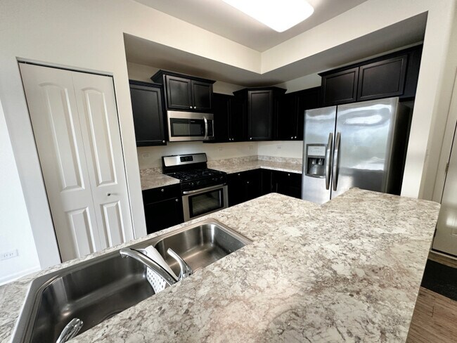 Foto del edificio - 652 Anchorage Ct
